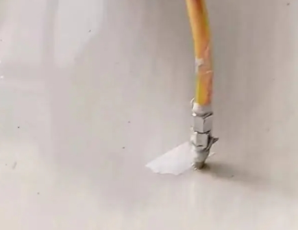 伊金霍洛瓷砖空鼓维修公司专业解答在瓷砖铺贴过程中，如果使用的砂料过粗（如全部使用了粗砂），可能会导致以下问题